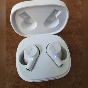 Belkin White Wireless Earbuds